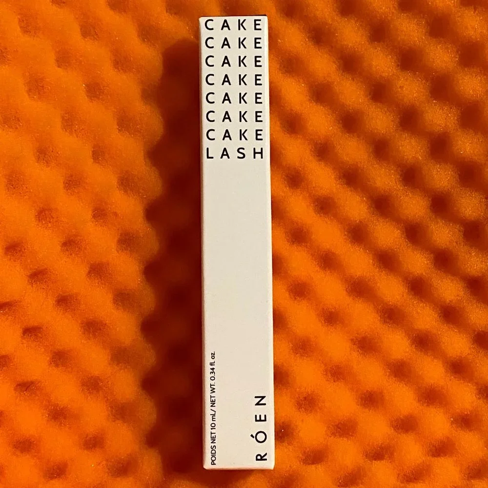 Roen Beauty Cake Mascara in Black